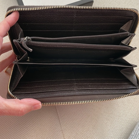 Authentic Gucci Embroidered-Face Zip Wallet.  Pre owned.  Good condition. - Picture 2 of 13